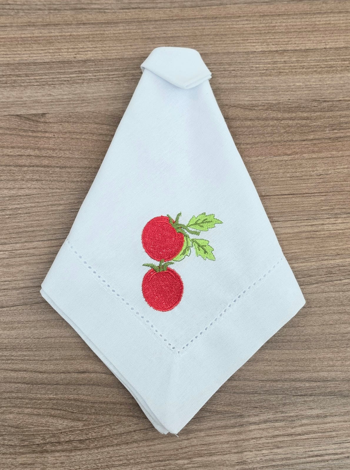 Guardanapo Bordado Tomate